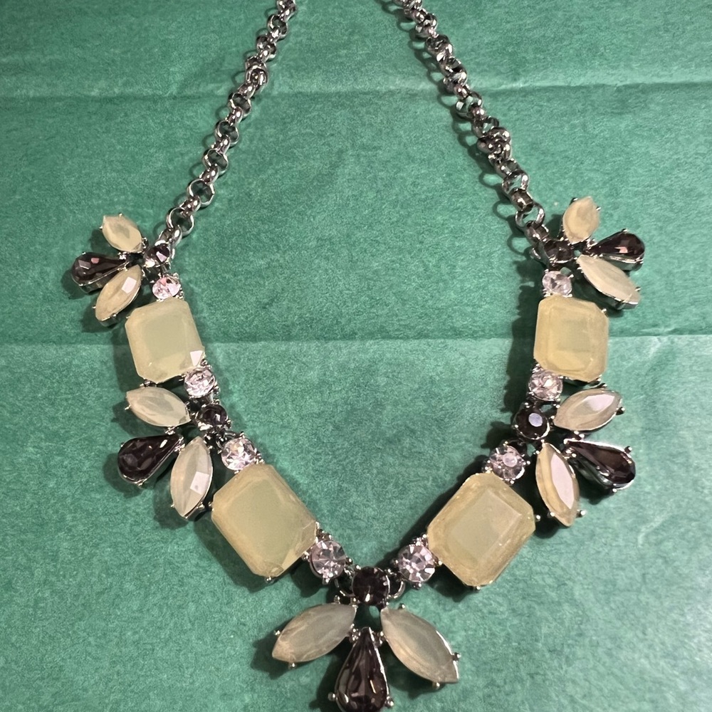 🛍🌟 Host Pick 🌟🛍 Banana Republic Necklace! - Picture 3 of 4